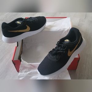 Nike Tanjun Womens Size 11.5 - New in Box